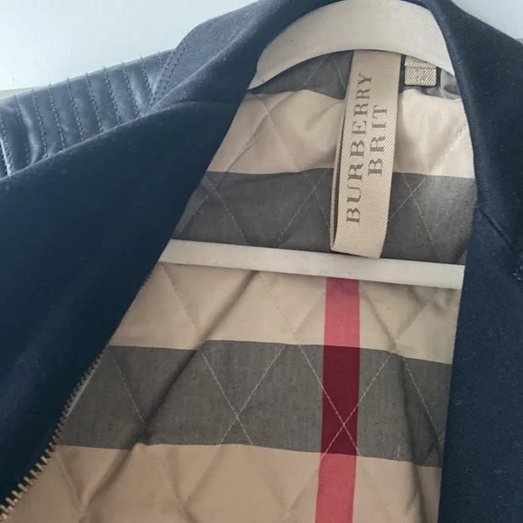 XS authentic Burberry leather jacket. In pristine condition! - Picture 2 of 4